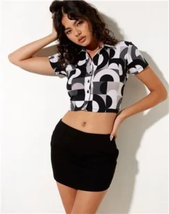 Motel Retro Optic Spot Wuma Cropped Shirt
